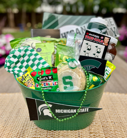 💚Green & White Snacker🤍 OR Birthday Themed Green & White Snacker