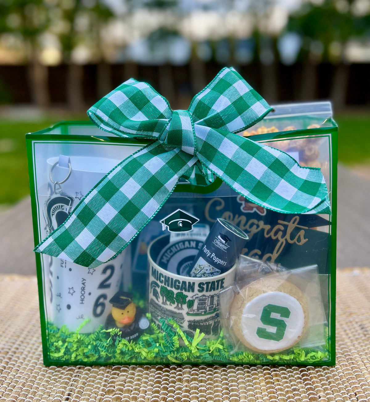 💚🎓Green & White Campus Memories Basket🎓🤍