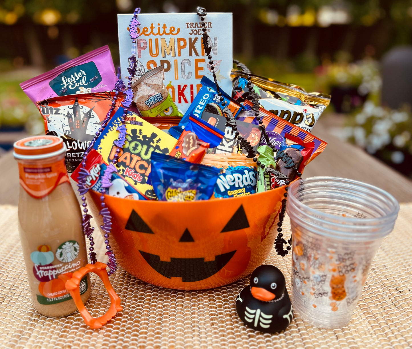 👻Halloween Boo Basket🎃(to be delivered October 29-31) INCLUDES 6 Spooky Cupcakes!